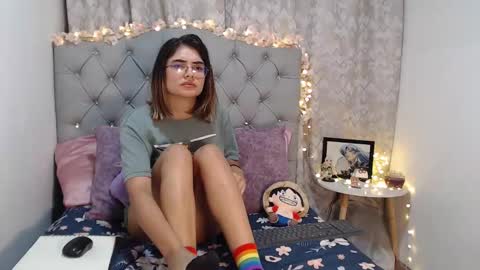 Snapshot of rem_evans chatting on 01/27/25, 06:09 Erika online show from 01/27/25, 06:09