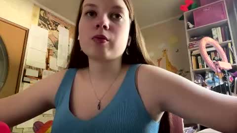 Snapshot of renaeorabuena chatting on 06/11/26, 08:12 Annabel online show from 06/11/26, 08:12