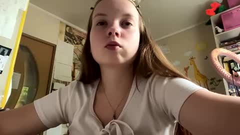 Snapshot of renaeorabuena chatting on 06/17/26, 08:17 Annabel online show from 06/17/26, 08:17