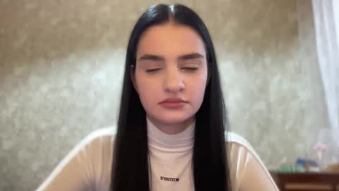 Snapshot of renata_a1 chatting on 09/29/25, 12:43 Renata online show from 09/29/25, 12:43