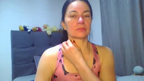 Snapshot of renata_hot1 chatting on 05/02/26, 01:10 renata_hot1 online show from 05/02/26, 01:10