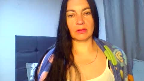 Snapshot of renata_hot1 chatting on 06/11/26, 02:53 renata_hot1 online show from 06/11/26, 02:53