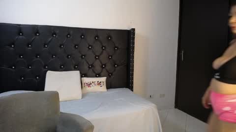 Snapshot of renata_salinas_1 chatting on 05/11/26, 11:49 Renata Salinas online show from 05/11/26, 11:49