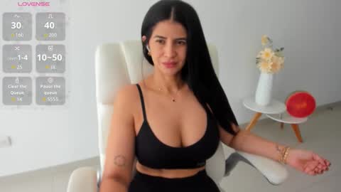 Snapshot of renata_t_ chatting on 10/14/25, 01:23 RENATA online show from 10/14/25, 01:23