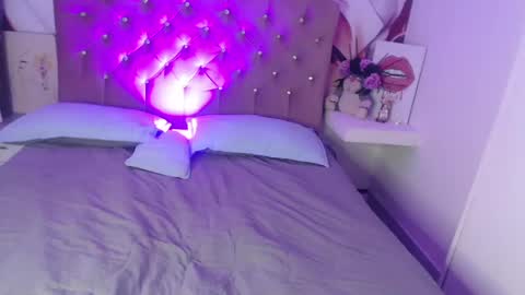 Snapshot of renata_valentina chatting on 04/25/26, 11:24 RENATA VALENTINA online show from 04/25/26, 11:24