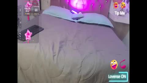Snapshot of renata_valentina chatting on 05/04/26, 11:17 RENATA VALENTINA online show from 05/04/26, 11:17