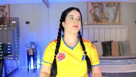 Snapshot of renataruiz_rr chatting on 06/23/26, 12:03 online show from 06/23/26, 12:03
