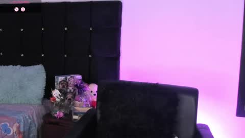 Snapshot of renatawilsom chatting on 05/16/26, 11:25 renatawilsom online show from 05/16/26, 11:25