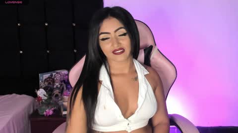 Snapshot of renatawilsom chatting on 05/20/26, 02:40 renatawilsom online show from 05/20/26, 02:40