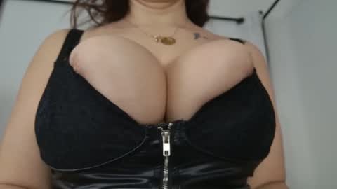 Renatta online show from 01/30/25, 08:22