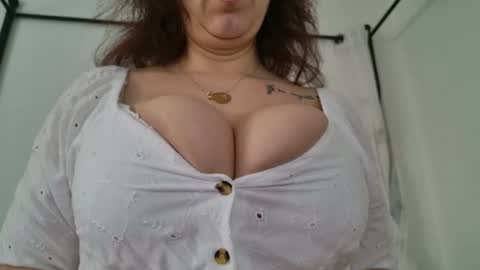 Renatta online show from 02/27/25, 11:41