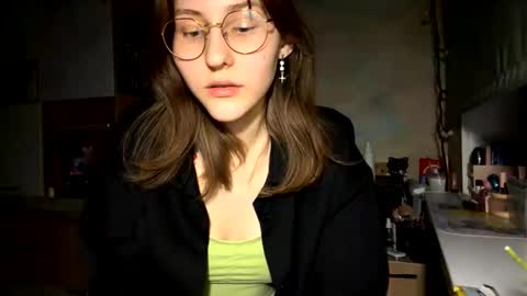 Snapshot of renayreisdorf chatting on 02/14/26, 04:26 Mia online show from 02/14/26, 04:26