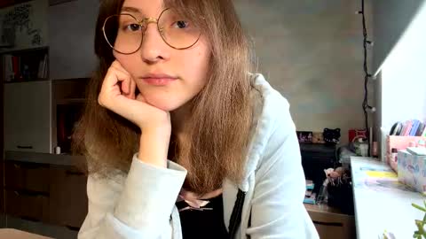 Snapshot of renayreisdorf chatting on 02/16/26, 09:49 Mia online show from 02/16/26, 09:49