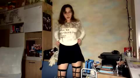 Snapshot of renayreisdorf chatting on 02/18/26, 04:58 Mia online show from 02/18/26, 04:58