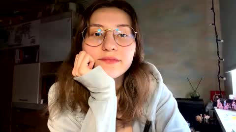 Mia online show from 03/04/26, 01:17