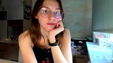 Mia online show from 04/07/26, 02:50