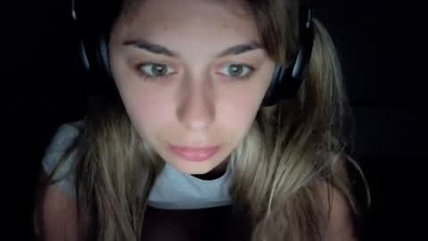 Snapshot of renee_loah chatting on 05/13/26, 08:38 renee_loah online show from 05/13/26, 08:38
