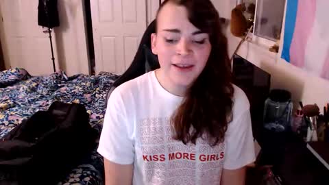 Snapshot of renegaderuby chatting on 11/08/25, 12:55 Renegade Ruby online show from 11/08/25, 12:55