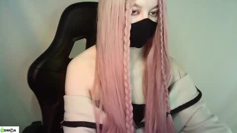 Snapshot of renesme_lusilia chatting on 05/26/26, 02:40 Renesme White Im here from Monday to Friday online show from 05/26/26, 02:40