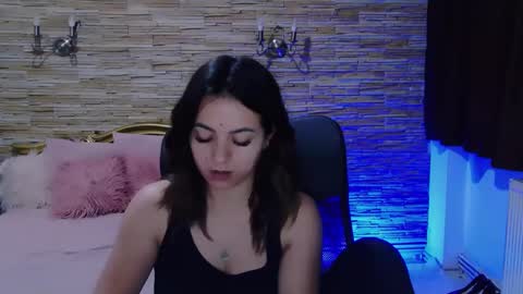 Snapshot of renesmesweet chatting on 12/15/24, 03:31 renesmesweet online show from 12/15/24, 03:31
