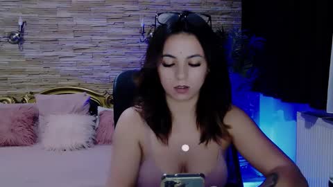Snapshot of renesmesweet chatting on 01/07/25, 03:02 renesmesweet online show from 01/07/25, 03:02