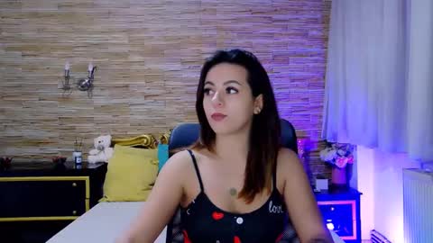 Snapshot of renesmesweet chatting on 02/04/25, 12:33 renesmesweet online show from 02/04/25, 12:33