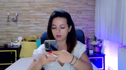 Snapshot of renesmesweet chatting on 02/17/25, 03:09 renesmesweet online show from 02/17/25, 03:09