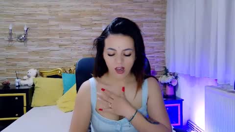 Snapshot of renesmesweet chatting on 02/18/25, 11:44 renesmesweet online show from 02/18/25, 11:44