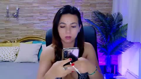 Snapshot of renesmesweet chatting on 02/19/25, 04:22 renesmesweet online show from 02/19/25, 04:22