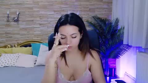 Snapshot of renesmesweet chatting on 02/27/25, 03:15 renesmesweet online show from 02/27/25, 03:15