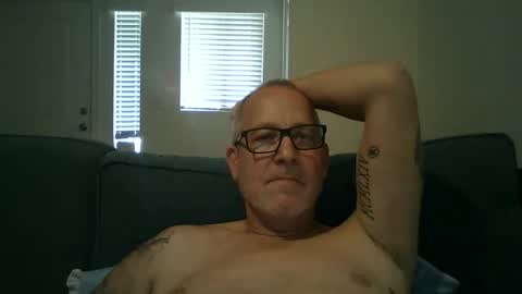 Snapshot of renewaz chatting on 04/15/26, 06:37 Renewaz online show from 04/15/26, 06:37