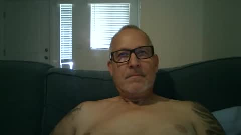 Snapshot of renewaz chatting on 04/17/26, 07:28 Renewaz online show from 04/17/26, 07:28