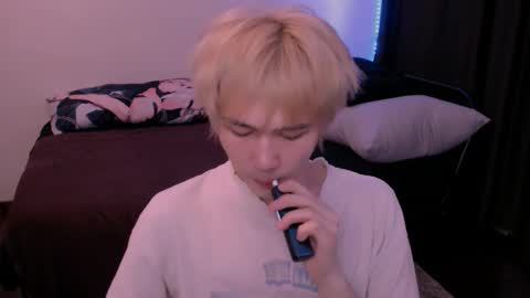 Snapshot of rennuts chatting on 03/17/26, 07:23 rennuts online show from 03/17/26, 07:23