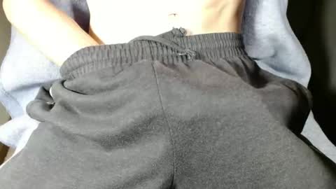 Snapshot of renolp416 chatting on 01/02/25, 11:27 renolp416 online show from 01/02/25, 11:27