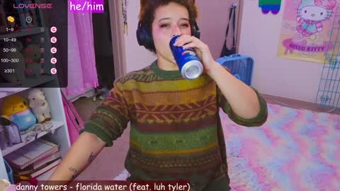 Snapshot of renpuppy chatting on 12/24/24, 04:44 REN online show from 12/24/24, 04:44