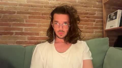 Snapshot of renzo_899 chatting on 05/13/26, 01:47 Renzo online show from 05/13/26, 01:47