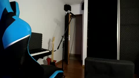 Snapshot of renzorrock chatting on 12/24/24, 08:55 Rock Star online show from 12/24/24, 08:55