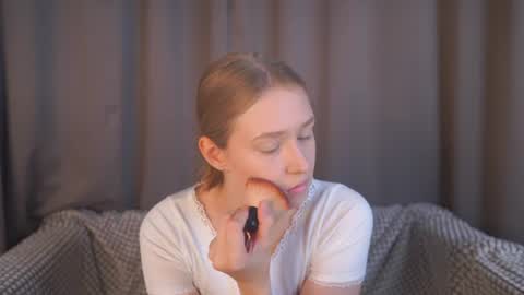 Snapshot of revamcallister chatting on 06/19/26, 04:39 revamcallister online show from 06/19/26, 04:39