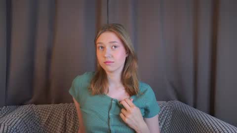 Snapshot of revamcallister chatting on 07/17/26, 04:30 revamcallister online show from 07/17/26, 04:30