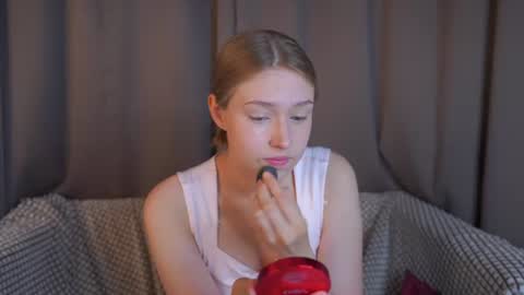 Snapshot of revamcallister chatting on 07/18/26, 05:00 revamcallister online show from 07/18/26, 05:00