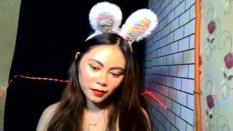 Snapshot of reviya_fox21 chatting on 02/15/25, 02:47 Rose18 online show from 02/15/25, 02:47
