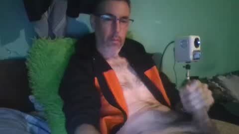 reyes_albert2006 online show from 11/24/25, 12:54