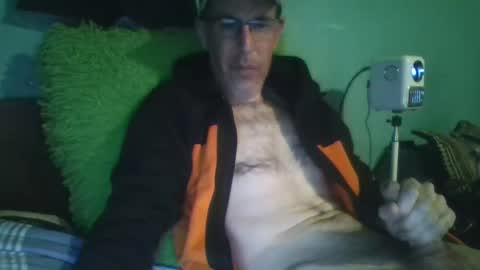 reyes_albert2006 online show from 11/30/25, 12:53