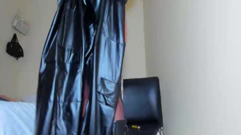 Snapshot of rgmo17 chatting on 10/19/25, 09:43 ROBERTA online show from 10/19/25, 09:43