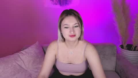 Snapshot of rheamoonn chatting on 06/24/26, 01:26 Grace online show from 06/24/26, 01:26