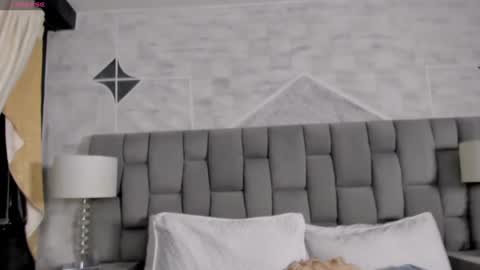 Snapshot of rianamanson chatting on 01/15/25, 08:20 Riana online show from 01/15/25, 08:20