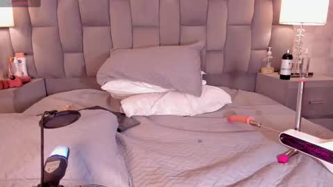 Snapshot of rianamanson chatting on 02/09/25, 08:11 Riana online show from 02/09/25, 08:11