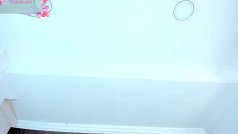 Snapshot of rianamanson chatting on 09/08/25, 04:39 Riana online show from 09/08/25, 04:39