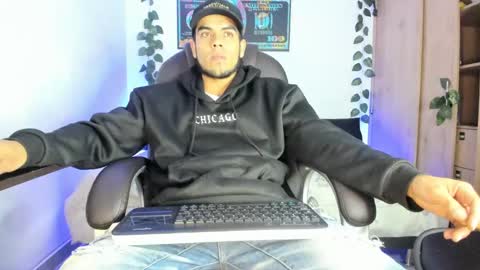 Snapshot of riancum chatting on 02/17/25, 02:09 juan online show from 02/17/25, 02:09