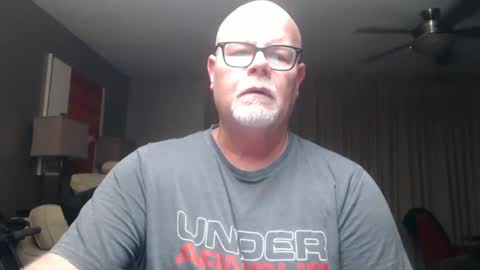 Snapshot of rich32937 chatting on 02/19/25, 11:28 rich32937 online show from 02/19/25, 11:28